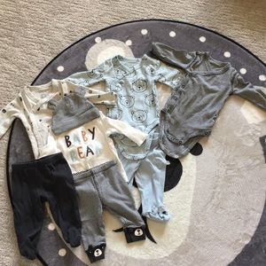 Carters’s 0-3 Month baby bear lot